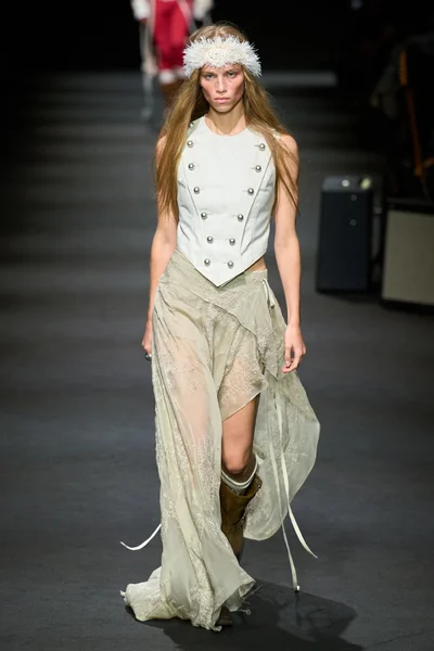 Look 12